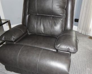  $495 (FIRM no discount) Comfort Massage Chair
