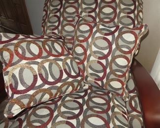 $495 Contemporary Recliner
Franklin Corporation
Like-New   Perfect Condition