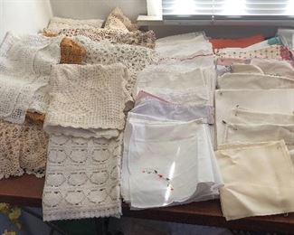 SO MANY linens! Tablecloths, runners, napkins, doilies, pillow covers & more