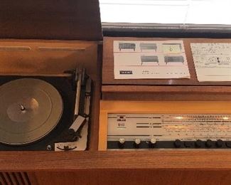 With radio & Dual 1011 turntable (both works) Also includes original manual & wiring diagram + extra tubes (not shown)