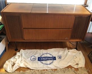Grundig KS 660 console stereo - made in Germany, circa 1965 - WORKS! With original cloth cover