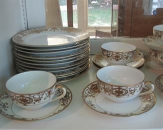 $150.00,Service for 10 Noritake Christmas Ball 16304