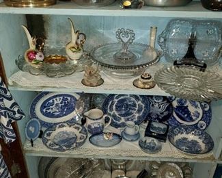 Kitchen ware, blue willow