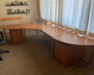 nice office desk. two office cabinets under the desk.