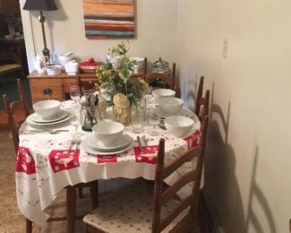 Kitchen Table w/ 4 Chairs. 