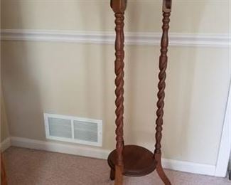Lot 27
Tall Light Wood Plant Stand w/ Twist Legs