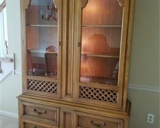 Lot 21
Drexel Lighted China Cabinet w/ Drawers