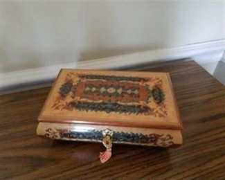 Lot 45
Vintage Music Box Jewelry Box Inlay