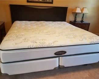 Lot 100
King Bed Bedframe Headboard