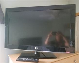 Lot 113
32" LG Flatscreen w/ Remote