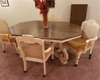 Lot 132
Vintage White Dining Table w/ 2 Leaves + 4 Chairs