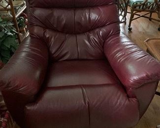 $365~ COMFY  LEATHER RECLINER 