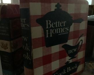 $20- Vintage Collector Better  homes and garden cookbook 