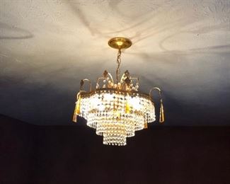 Living Room Chandelier.  We will uninstall when purchased.  