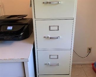 Excellent Condition 4 Drawer File Cabinet 