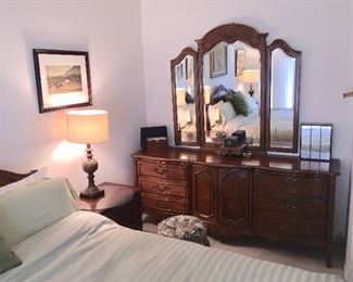 Thomasville Triple Dresser w/ 3 Section Mirror 