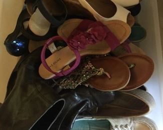 Assorted shoes 