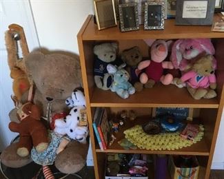 Stuffed animals, picture frames