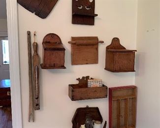 Kitchen boxes and small shelves, antique painter's palette, thermometer, stirrer, smalls