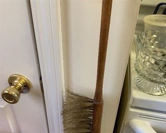 Ling handled brush