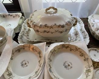 HAVILAND for "C.A. Selzer, Cleveland" Dinner Service Blue Carnation, over 200 pieces!