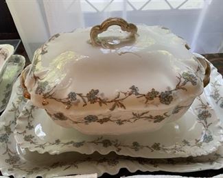 HAVILAND for "C.A. Selzer, Cleveland" Dinner Service Blue Carnation, over 200 pieces!