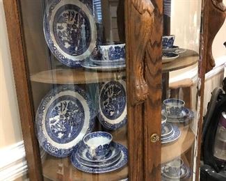 8 place setting of Wood and Sons “Willow”