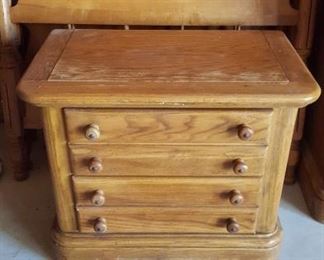 Oak bedside table & twin beds