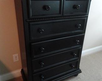 5 Drawer Chest matches the headboard