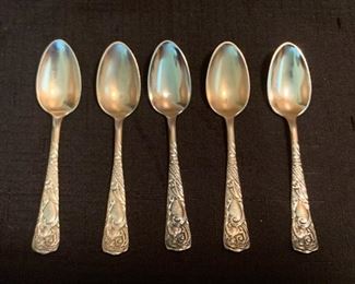 CLEARANCE !  $4.00 now, was $16.00......5 Vintage Pretty Plated Spoons (M146)