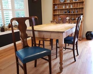 Pine table with single drawer on other end, appr. 3' 41/2" wide x 4'11" long x 2' 6 1/2" tall, set of four mahogany side chairs