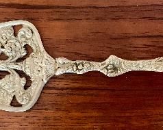 $40; Server; Made in Italy; approx 9" long