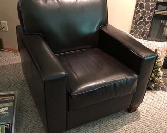 Second nice vinyl/leather-like armchair. See previous photo for the matching chair.