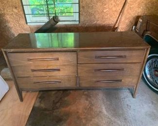 Vintage Emphasis by Broyhill Premier Dresser