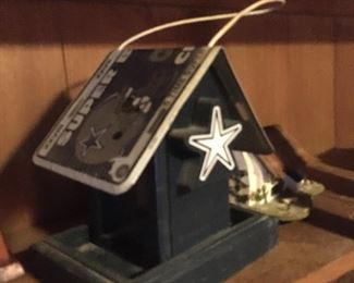 Perfect for that bird you know just loves the cowboys.