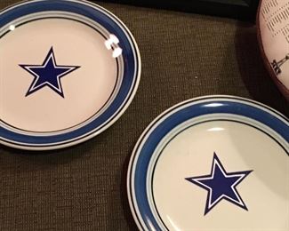 Give your diehard fan their birthday meal or special meal on one of these great plates.. of just use them yourself or for appetizers on game day and you'll be the star.