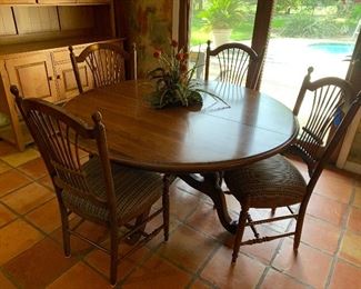 $450~ ETHAN ALLEN ROUND KITCHEN TABLE WITH FOUR CHAIRS  AND ONE LEAF 