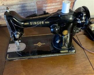 Antique Singer Sewing Machine With Table Works