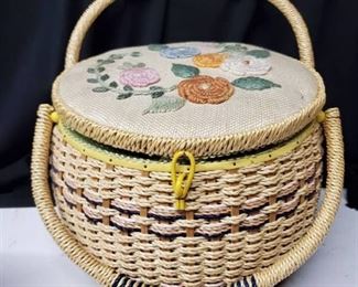 Vintage JCPenny Sewing Basket - Embroidered Lid
