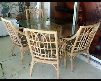 Nice Tropical Dining Set 