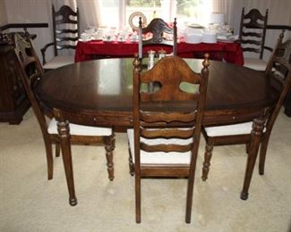 DINING TABLE W/6 CHAIRS