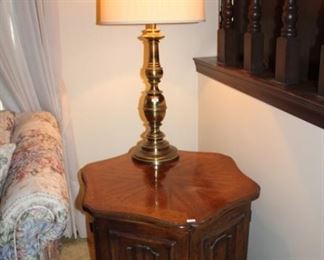 SIDE TABLE, LAMP