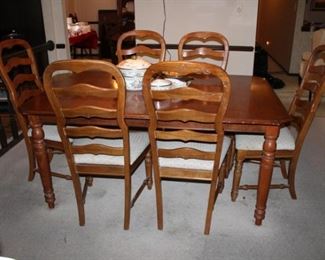 DINING TABLE W/6 CHAIRS