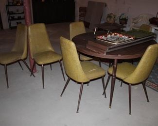 VINTAGE KITCHEN TABLE W/6 CHAIRS