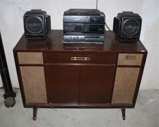 VINTAGE STEREO CABINET, STEREO