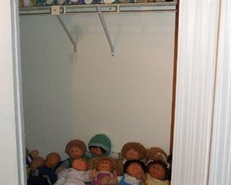 27 Cabbage Patch Dolls