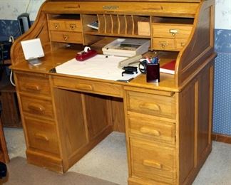 "Oak Craft" Solid Wood Roll Top Desk With Mail Sorter & Drawer Storage, 45" x 48" x 29"