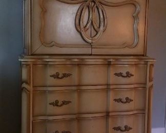 His Majesties' Bedroom - Chest of Drawers.
