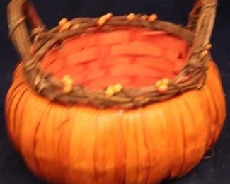 Lot# 2015 - Pumpkin Shaped Basket (small