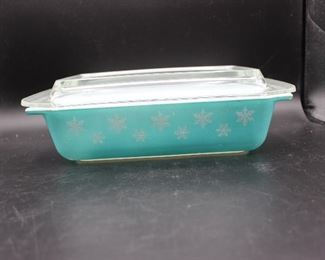 Snowflake Pyrex Dish w/ Lid